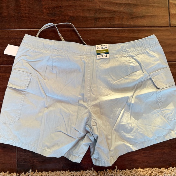 Old Navy Women's Cargo Shorts in Light Blue - Picture 2 of 3